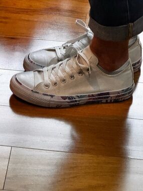 Converse White Low-Top Canvas Sneakers with  Floral-Patterned Midsole Size 7